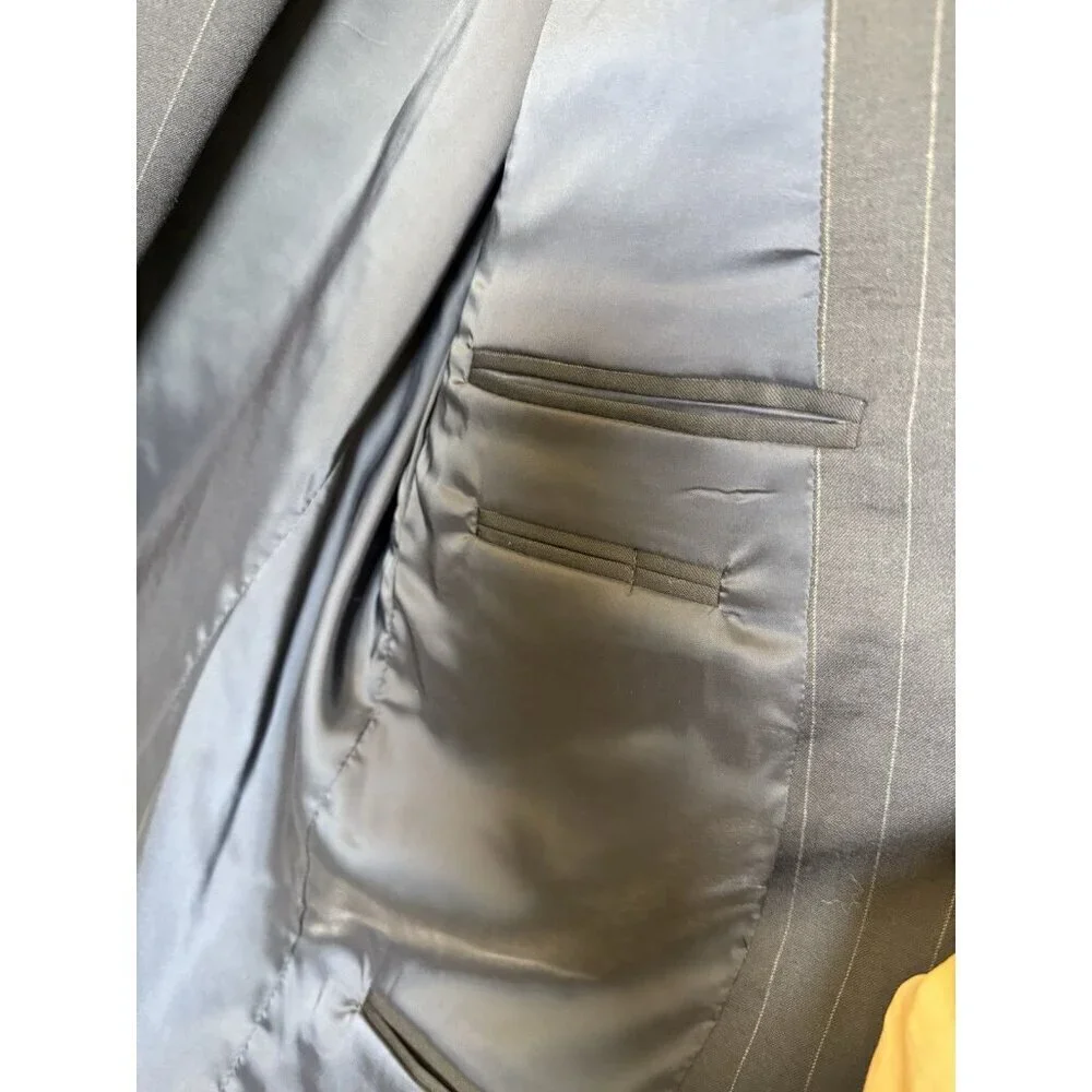 Jos A Bank Men’s Suit Navy Pinstripe Size 44R Travelers Edition 100 % Wool EUC